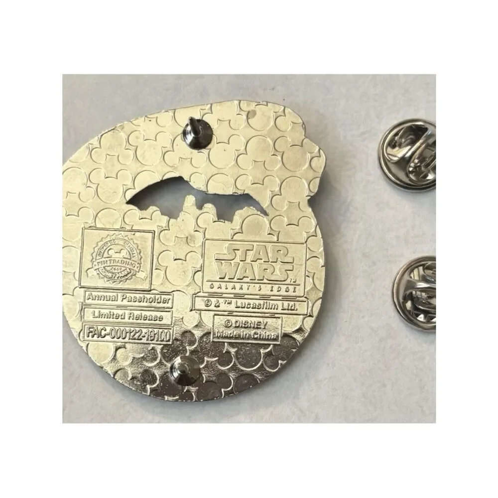 Disney Star Wars Galaxy's Edge Red, Black & Silver Landing 2019 Pin